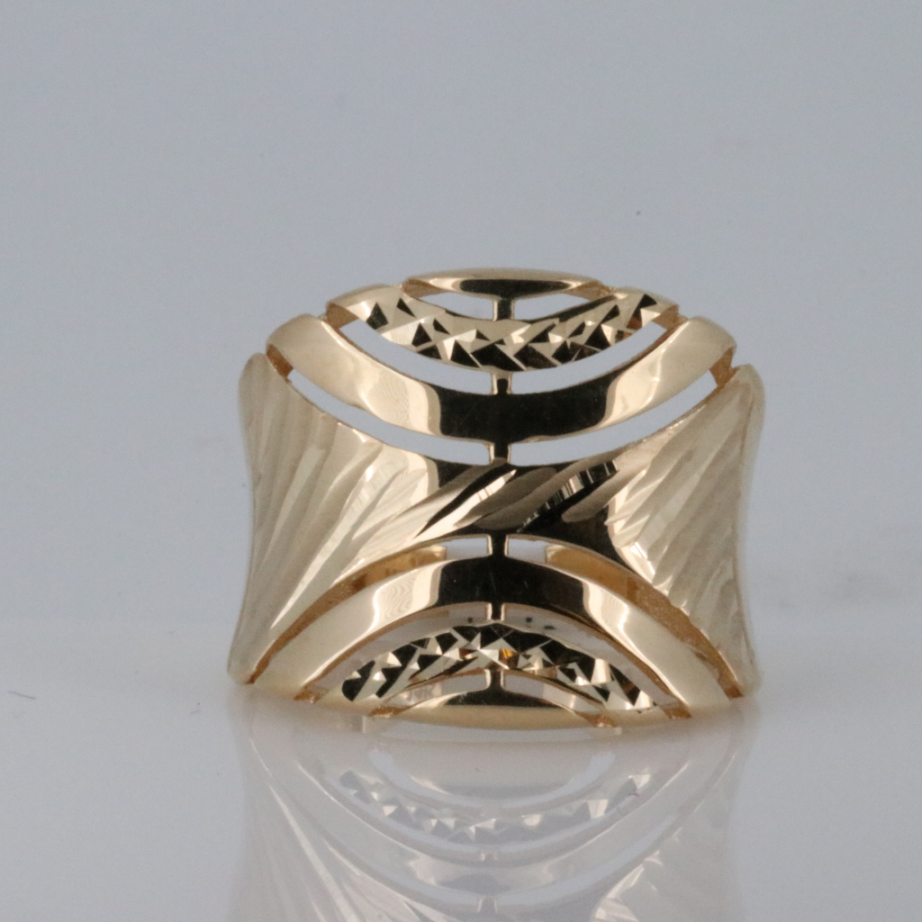 Beautiful 14kt Gold Designer Ring