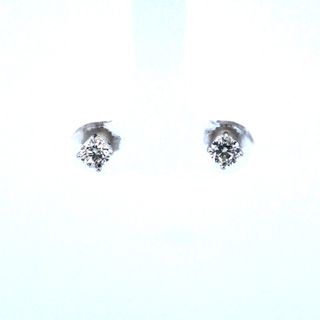 14k White Gold Stud Earrings with Round Brilliant Diamonds