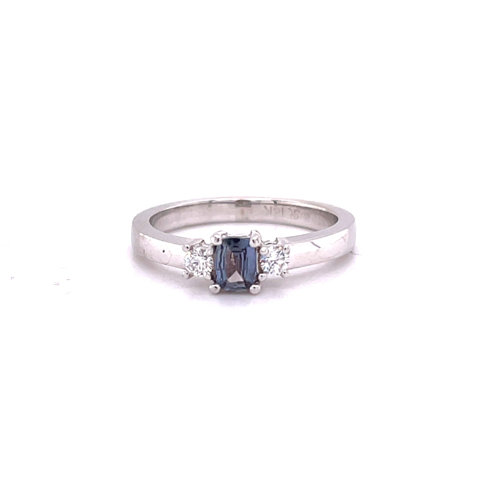 18k White Gold Ring with Natural Alexandrite and Diamonds