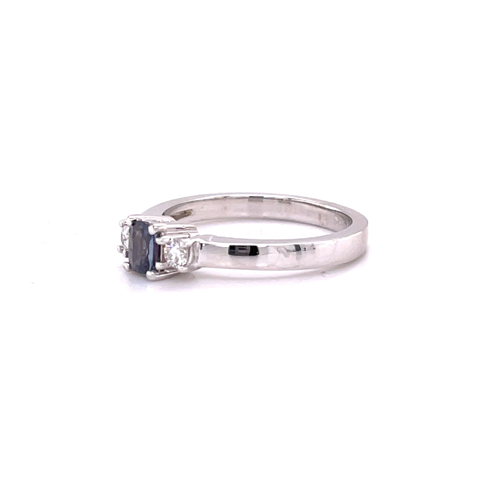 18k White Gold Ring with Natural Alexandrite and Diamonds