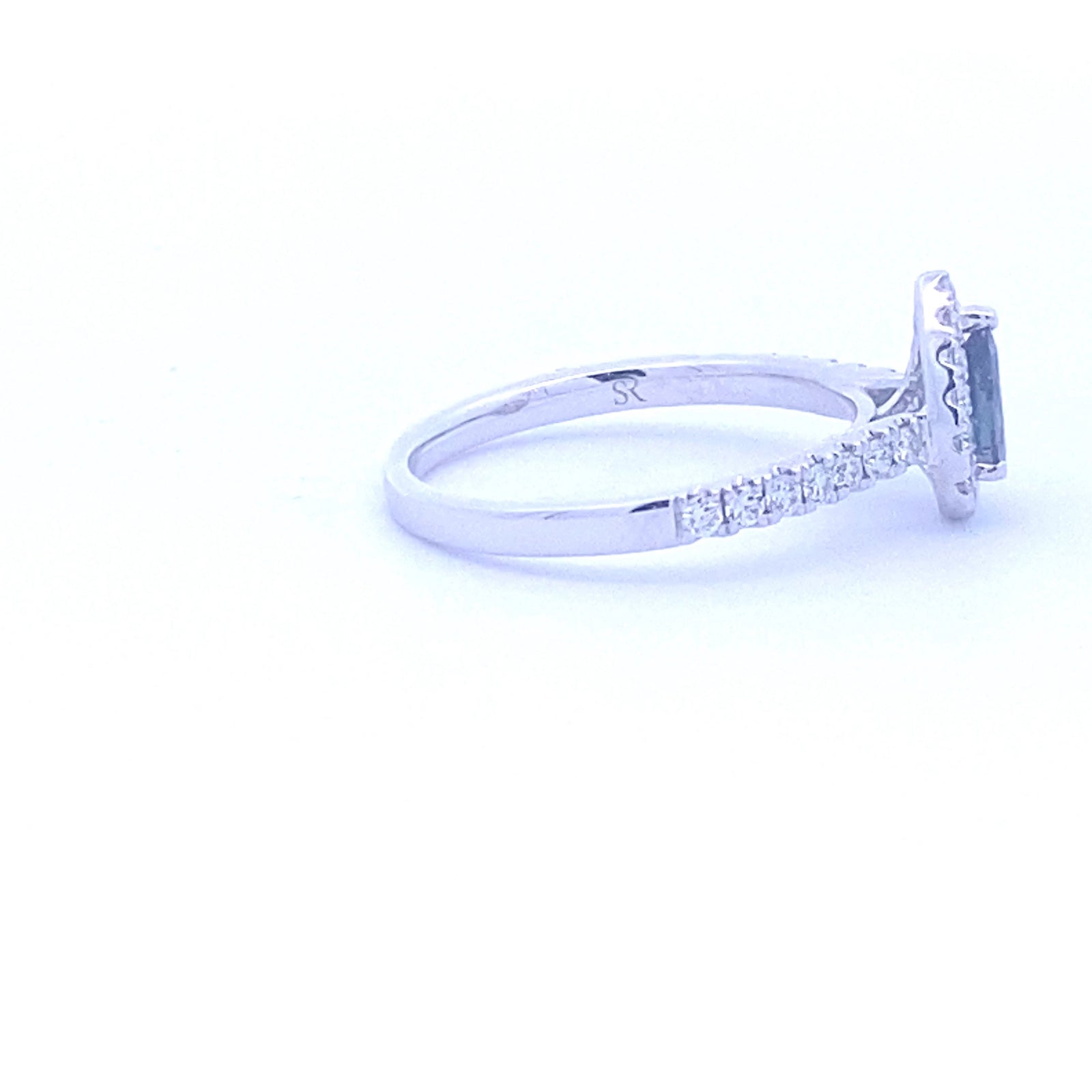 18k White Gold Ring with Natural Alexandrites and Diamonds