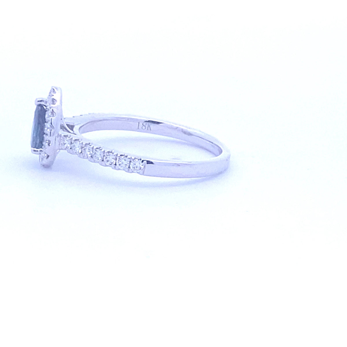 18k White Gold Ring with Natural Alexandrites and Diamonds