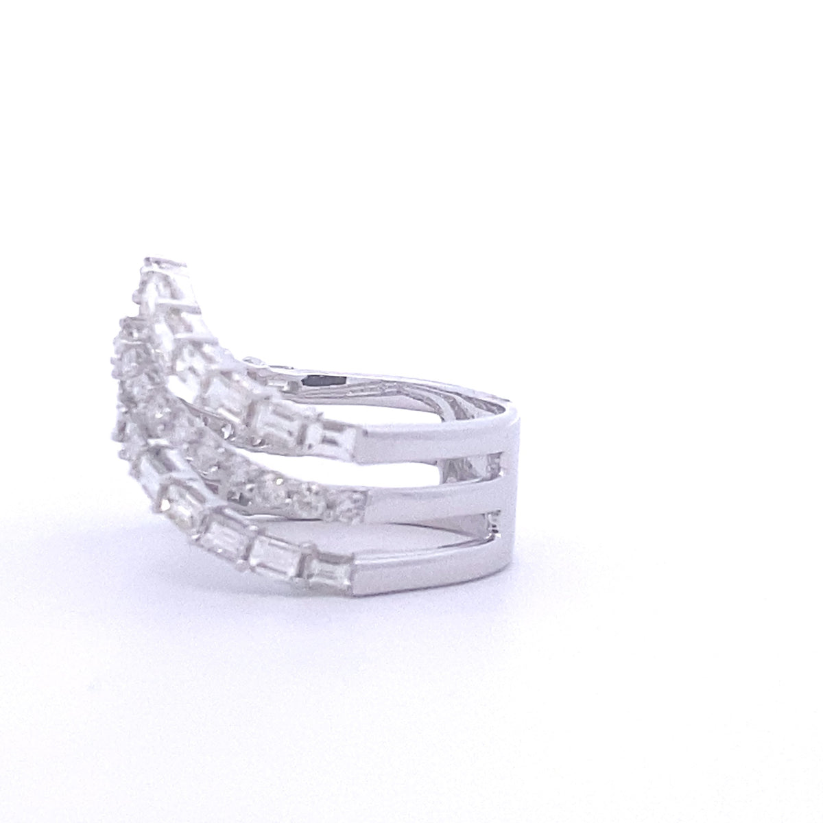 14k White Gold Ring with Baguette and Round Cut Diamonds