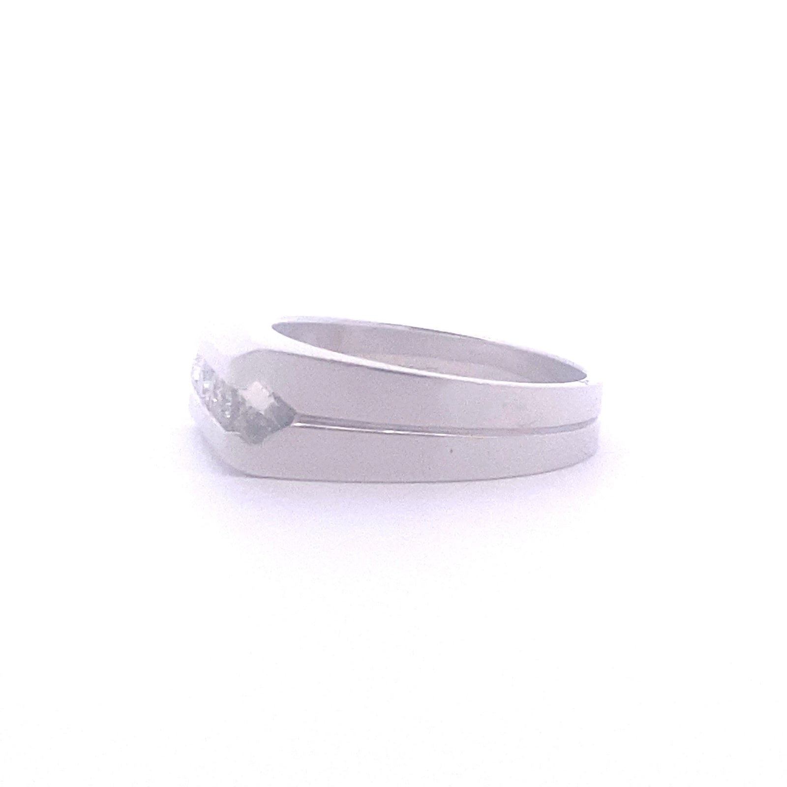 14k White Gold Ring with Round Cut Diamonds