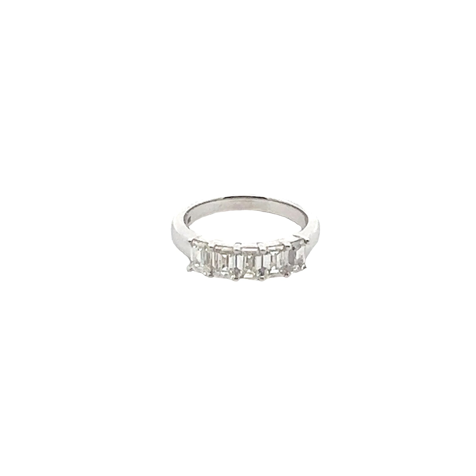 Exquisite 18k White Gold Diamond Ring