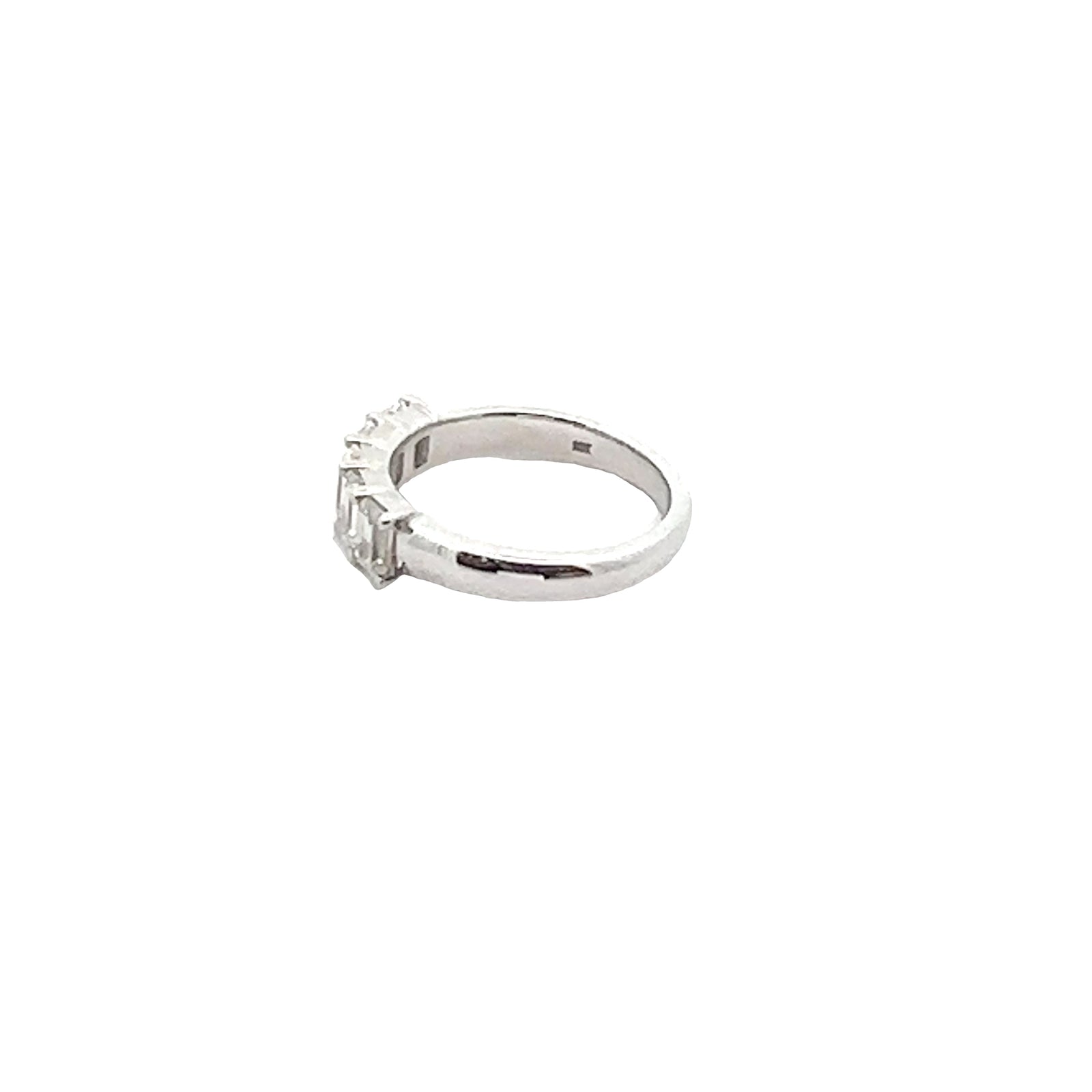 Exquisite 18k White Gold Diamond Ring