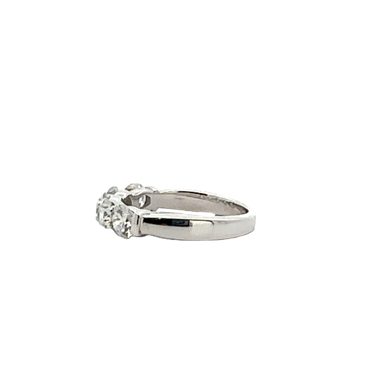 Exquisite 18k White Gold Diamond Ring