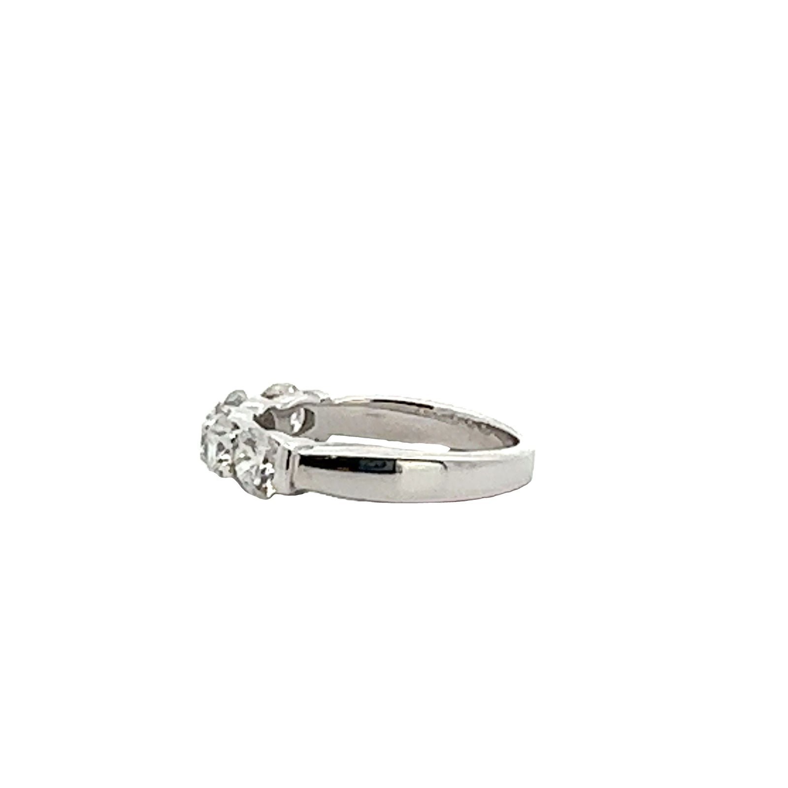 Exquisite 18k White Gold Diamond Ring