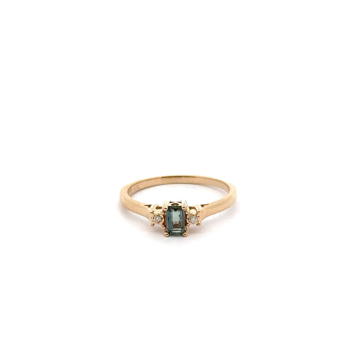 18k Yellow Gold Ring with Alexandrite and Diamonds
