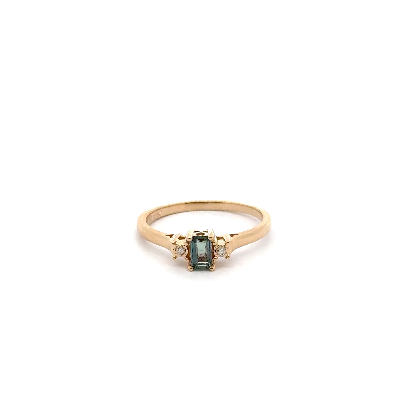 18k Yellow Gold Ring with Alexandrite and Diamonds