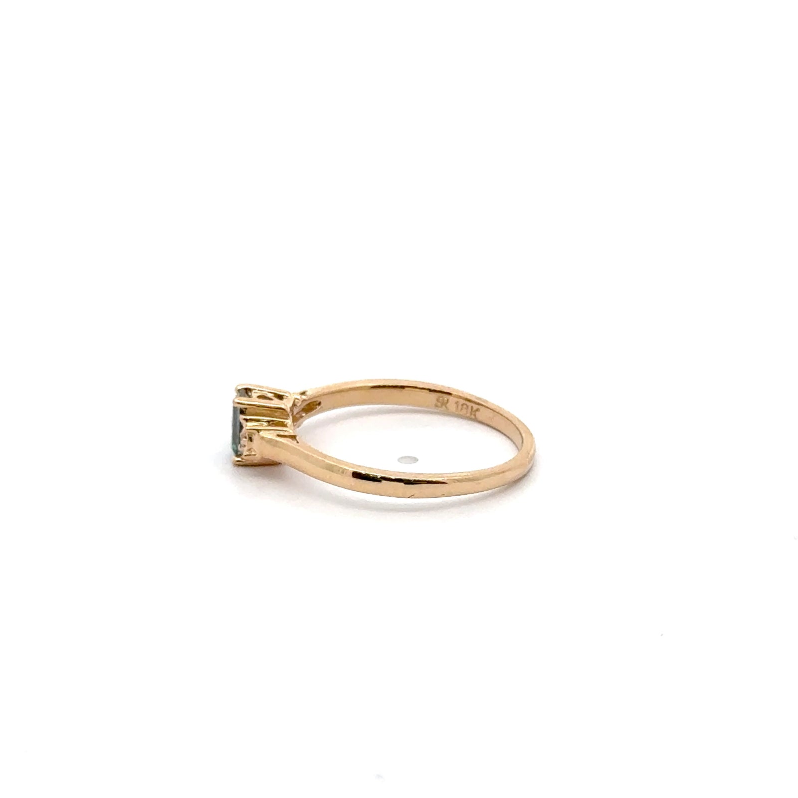 18k Yellow Gold Ring with Alexandrite and Diamonds