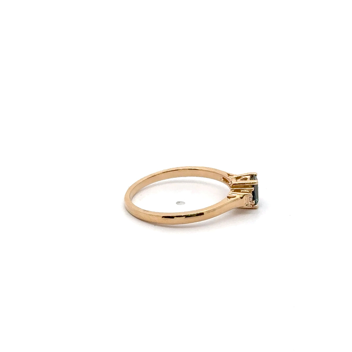 18k Yellow Gold Ring with Alexandrite and Diamonds
