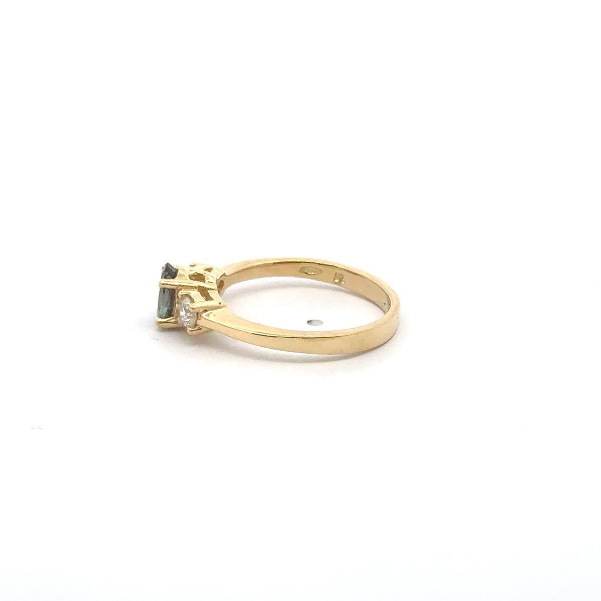 18k Yellow Gold Three-Stone Ring with Alexandrites and Diamonds