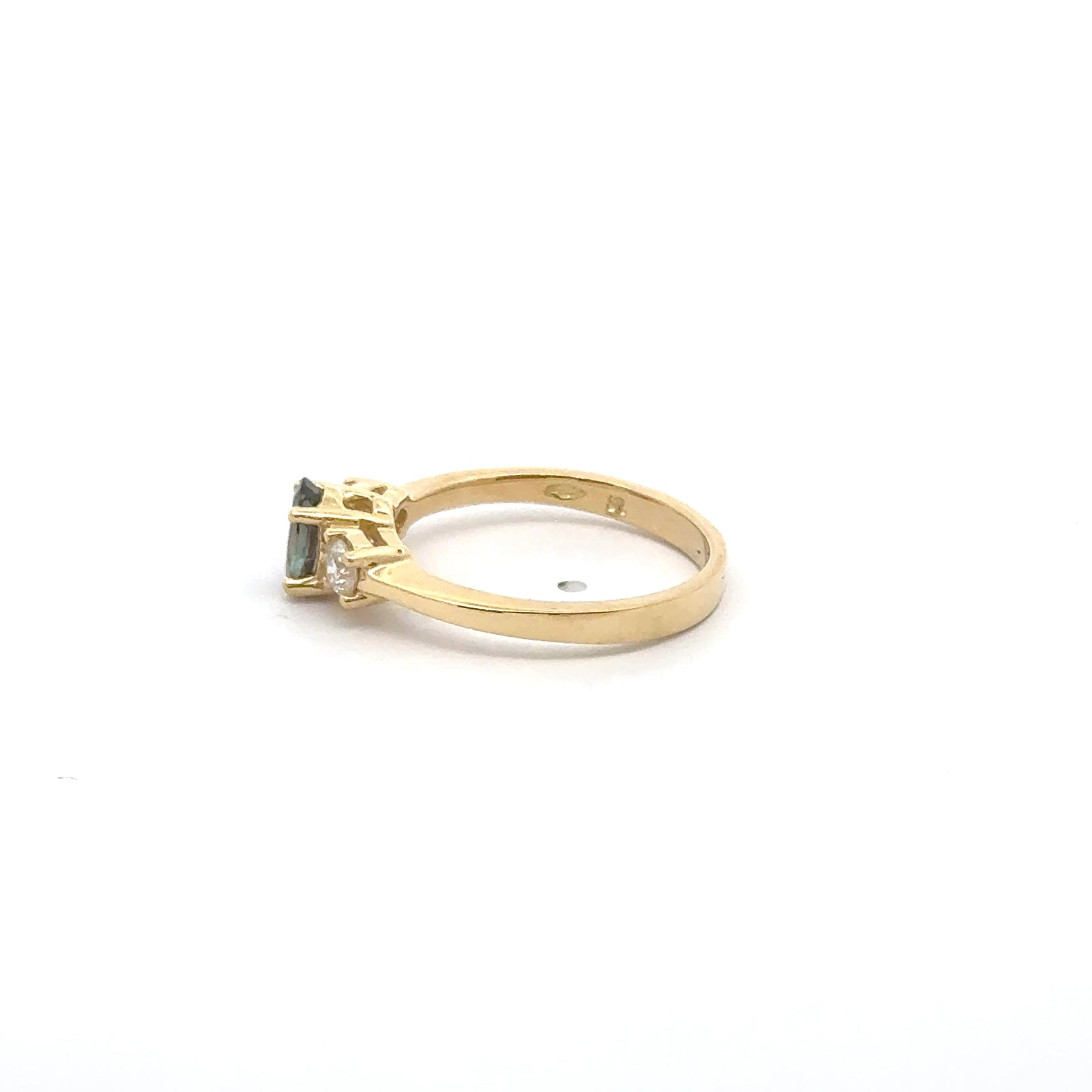18k Yellow Gold Three-Stone Ring with Alexandrites and Diamonds