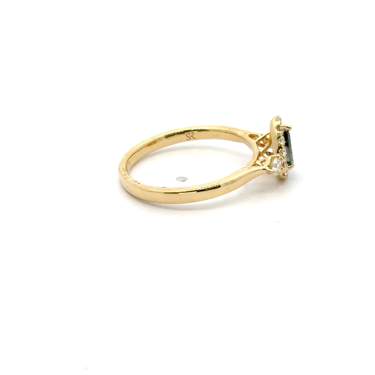 18k Yellow Gold Ring with Alexandrite and Diamonds