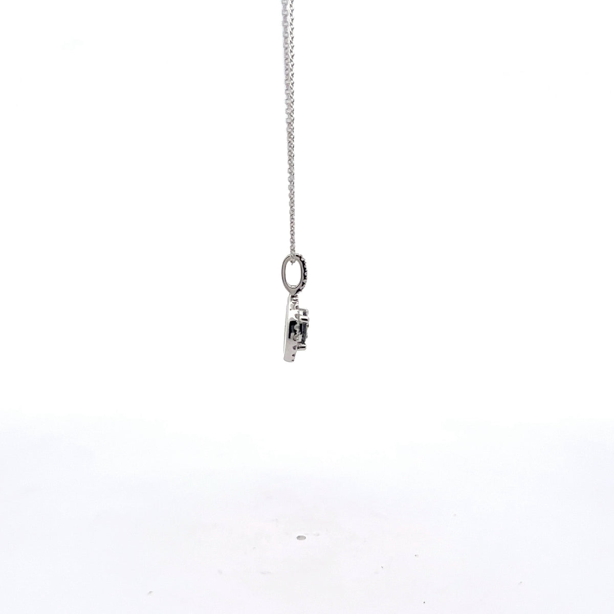 18k White Gold Pendant with Natural Alexandrites and Diamonds
