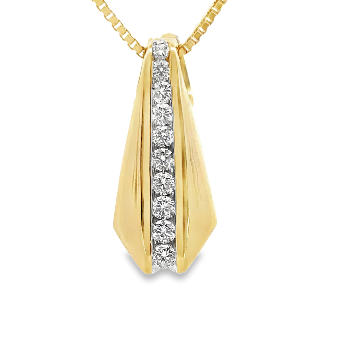 14k Yellow Gold Pendant with Round Brilliant Diamonds