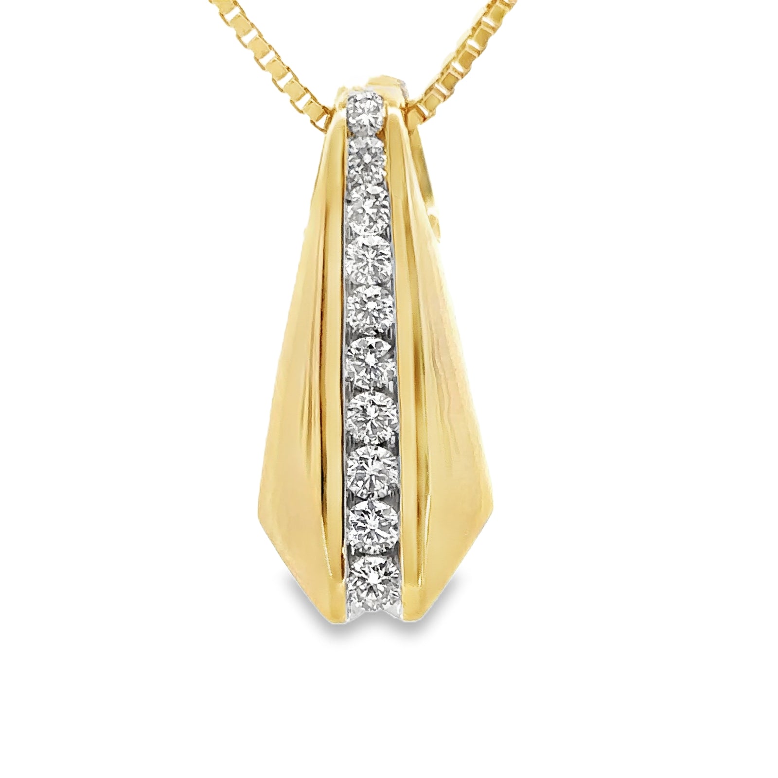 14k Yellow Gold Pendant with Round Brilliant Diamonds