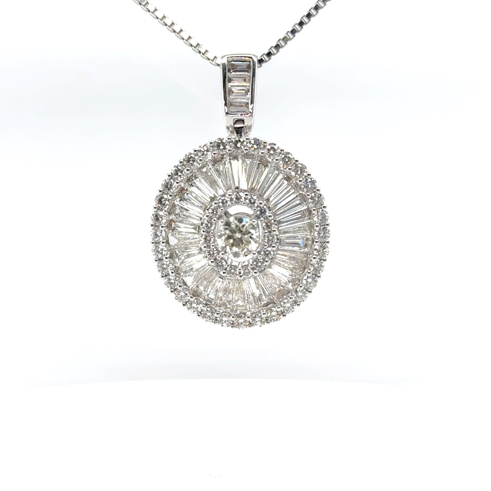 14k White Gold Diamond Circle Pendant