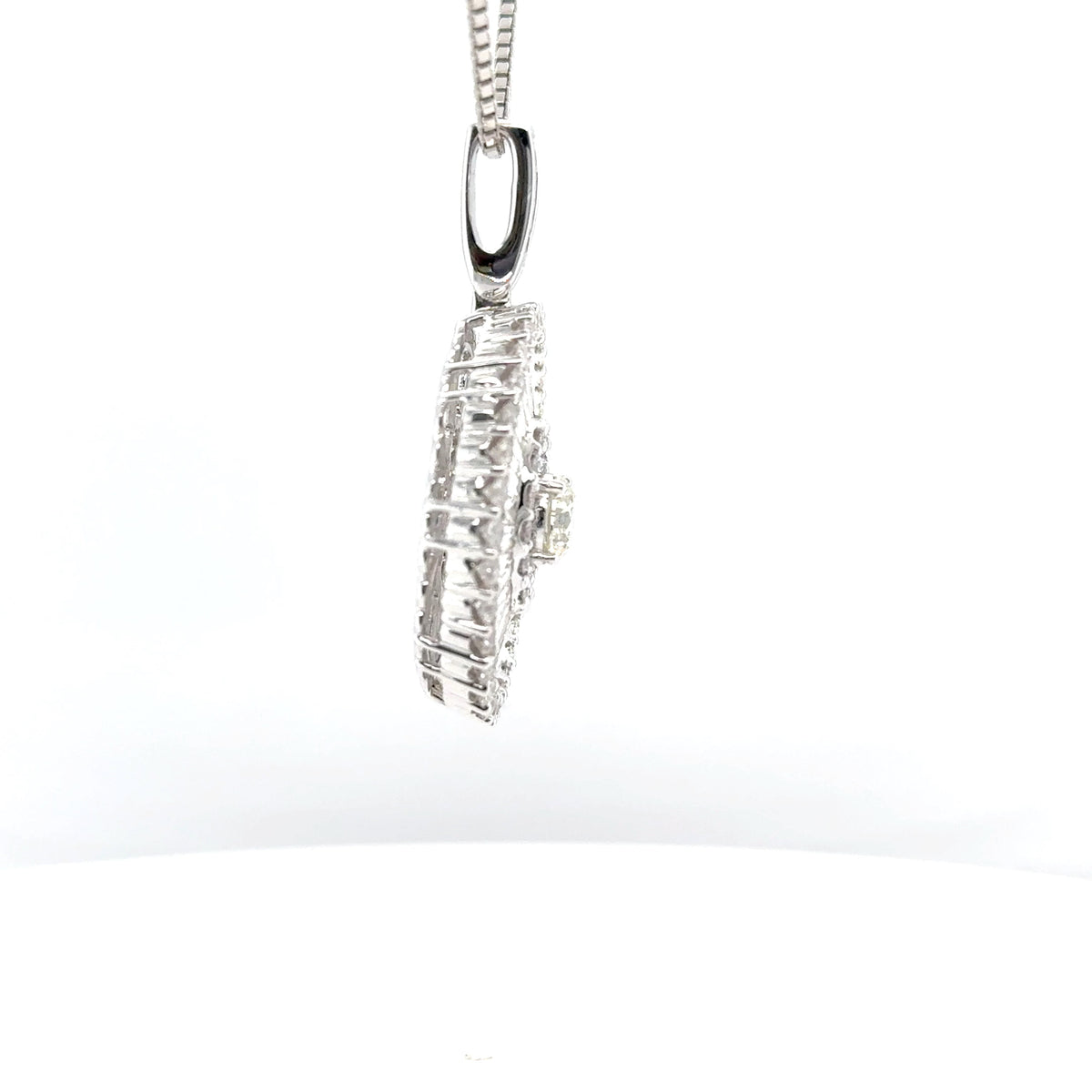 14k White Gold Diamond Circle Pendant