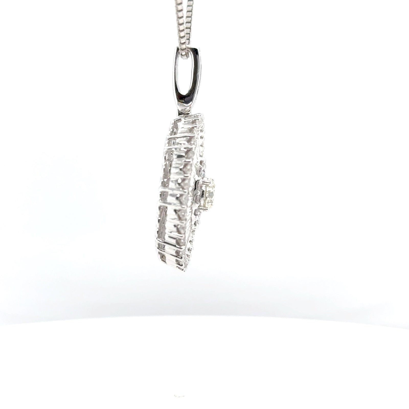 14k White Gold Diamond Circle Pendant
