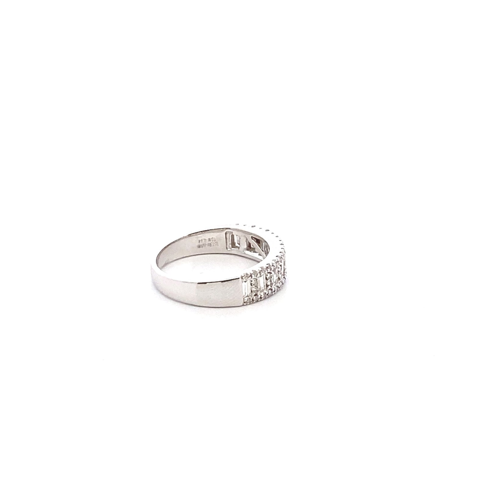 14k White Gold Ring with Baguette and Round Cut Diamonds