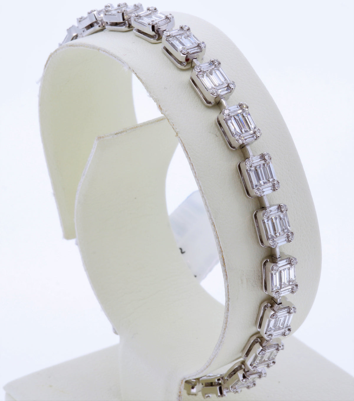18Kt Ladies White Gold Diamond Bracelet With 3.86Cts Baguettes And 0.46Cts Round Diamonds