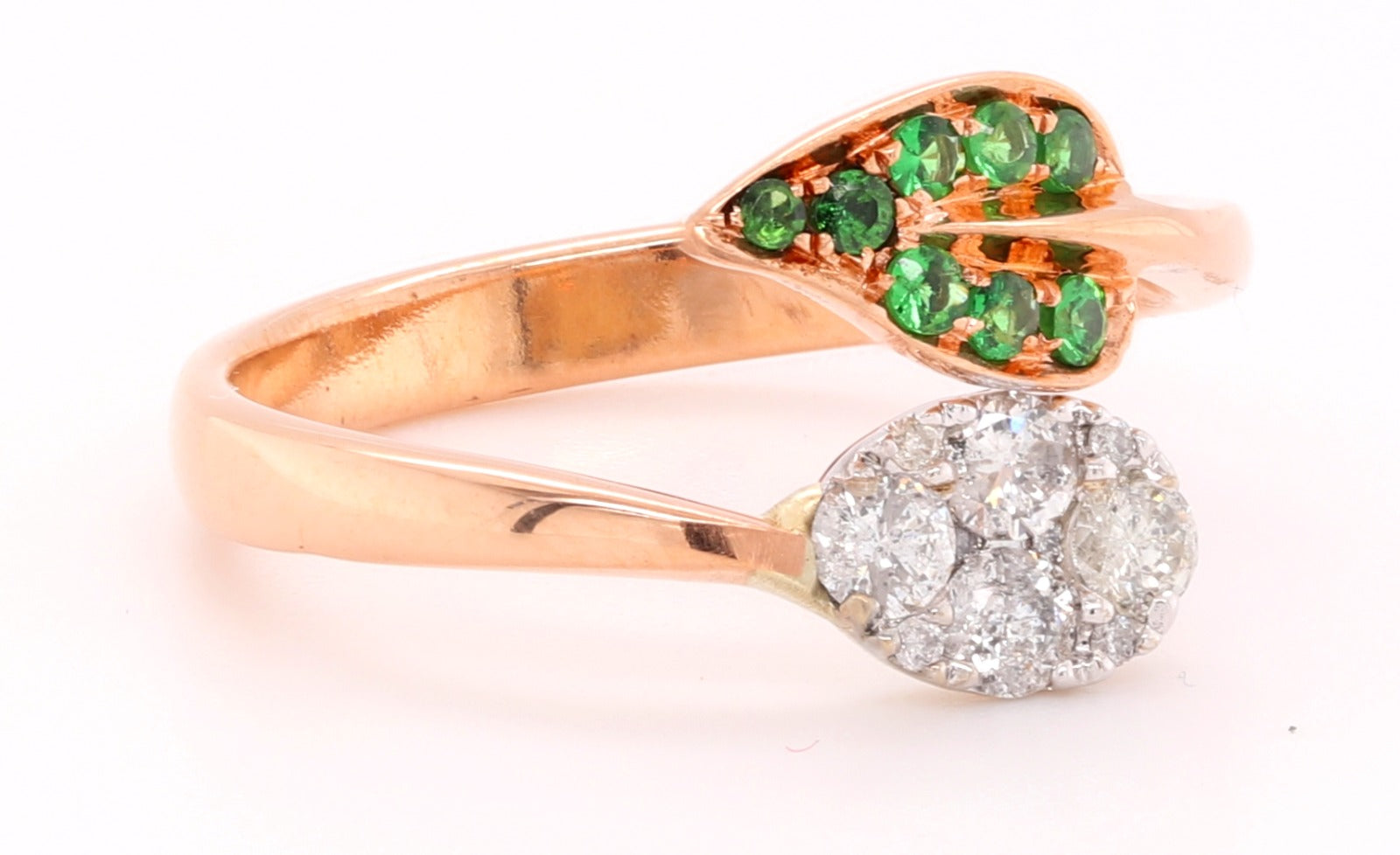 18kt Rose Gold Green Garnet Ring with Round Diamonds