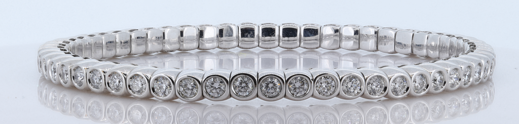 18Kt White Gold Stretchable  Diamond Bracelet With 2.43Ct Diamonds