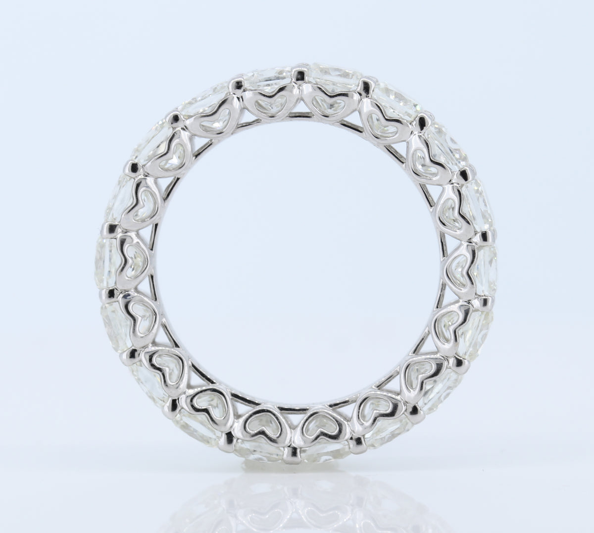 18Kw Cushion Cut 18 Stone Eternity Band D-4.50