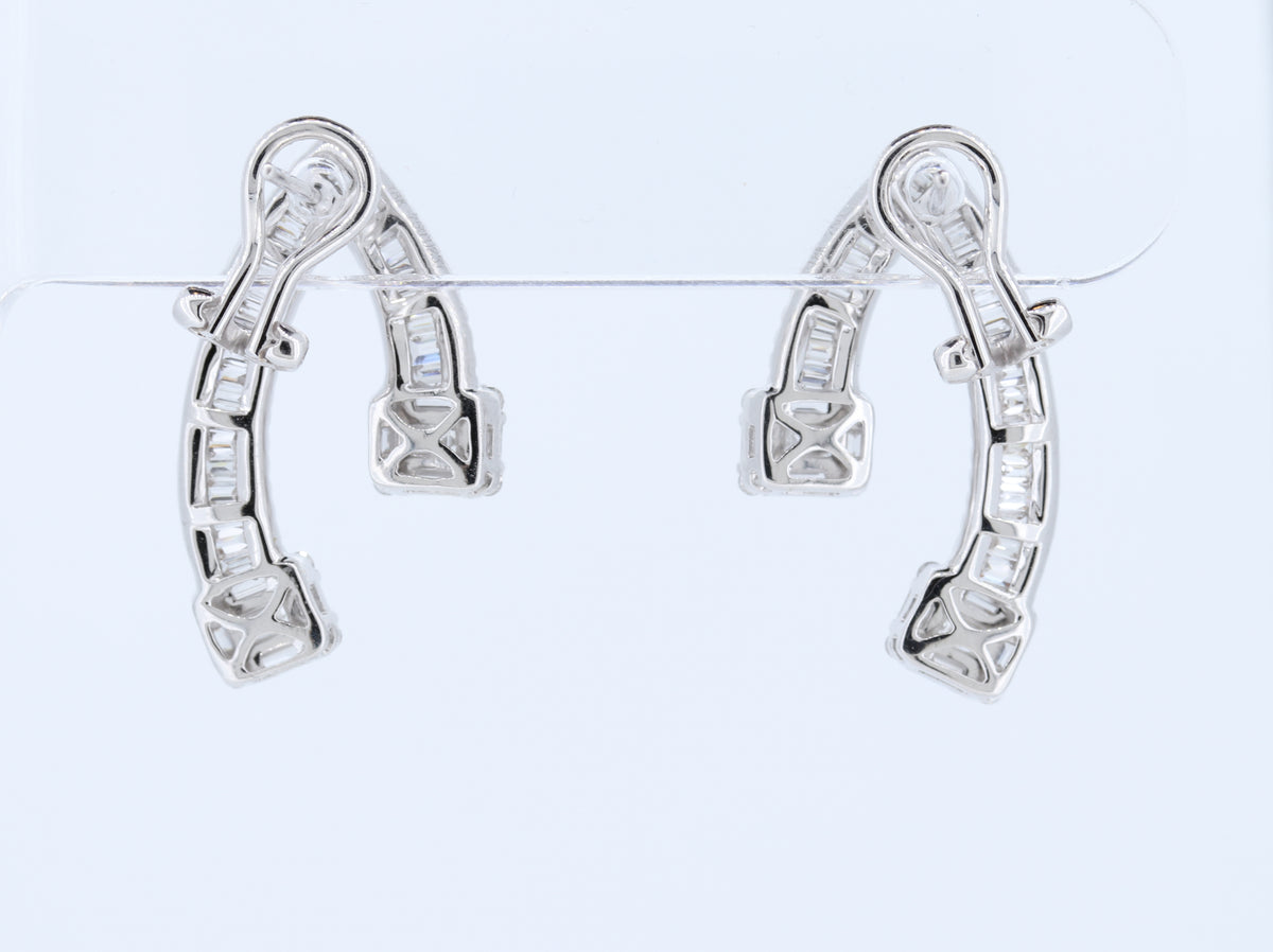 18Kt White Gold With 0.67Ct Round And 1.70 Ct Baguette Cut Diamonds