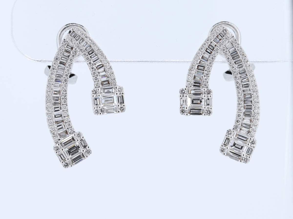 18Kt White Gold With 0.67Ct Round And 1.70 Ct Baguette Cut Diamonds