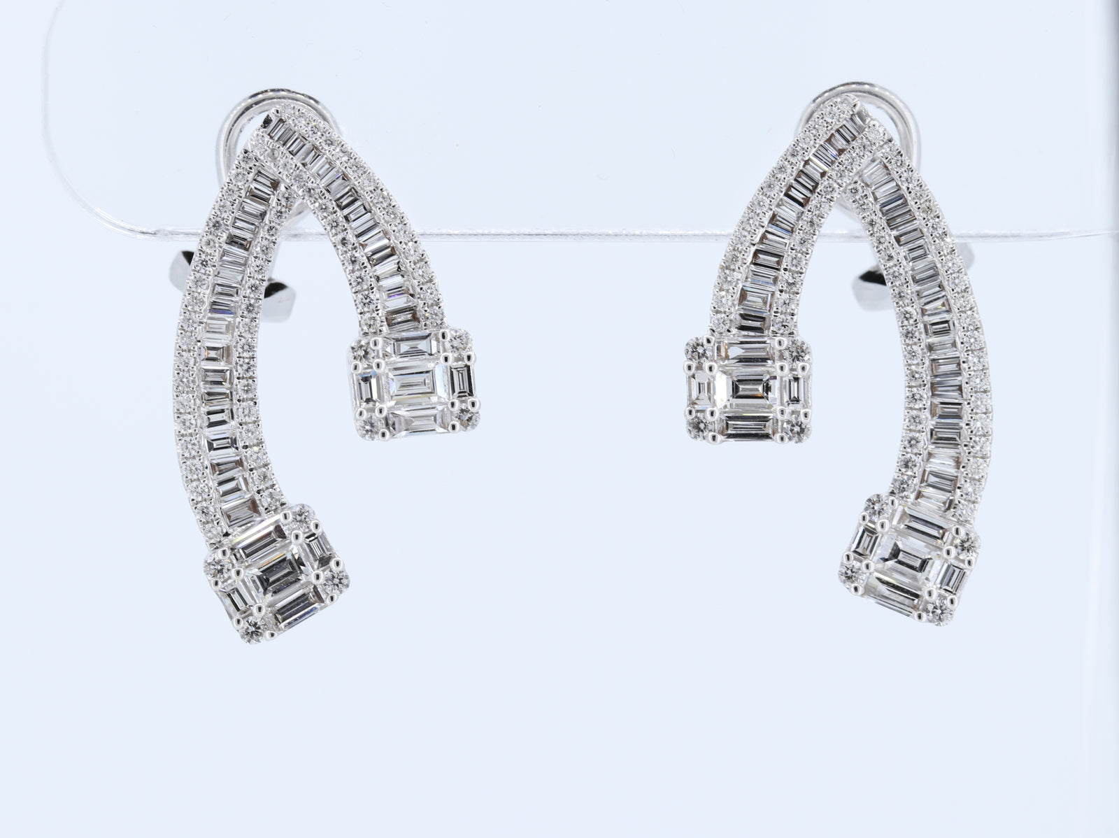 18Kt White Gold With 0.67Ct Round And 1.70 Ct Baguette Cut Diamonds