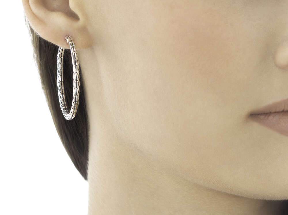 Classic Chain Medium Hoop Earring in Silver