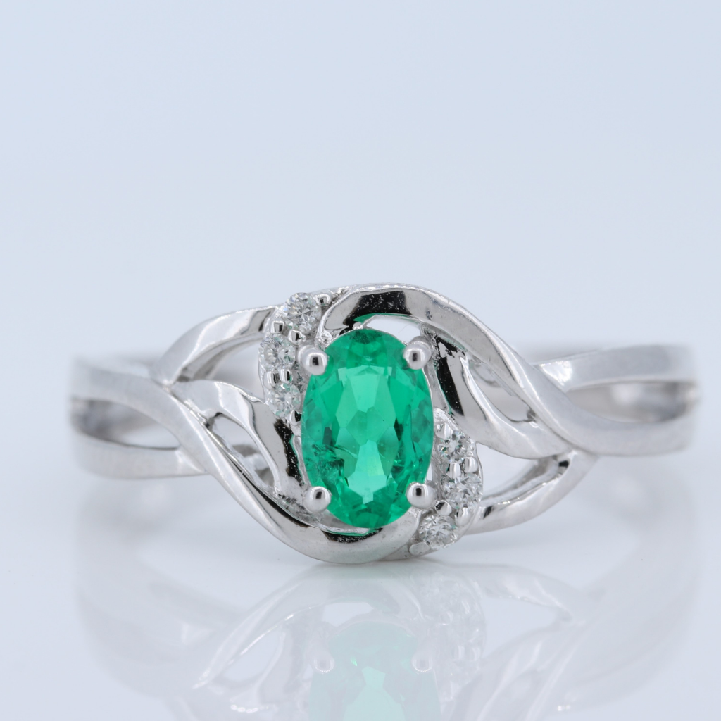 Emerald and Diamonds Ring in 14kt White Gold