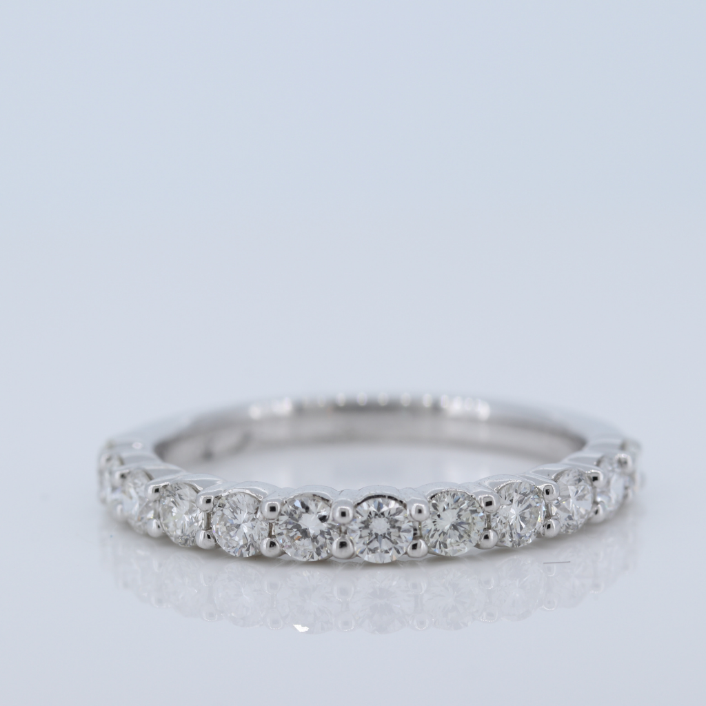 18Kt 0.80ctW 12 Stone Diamond Band