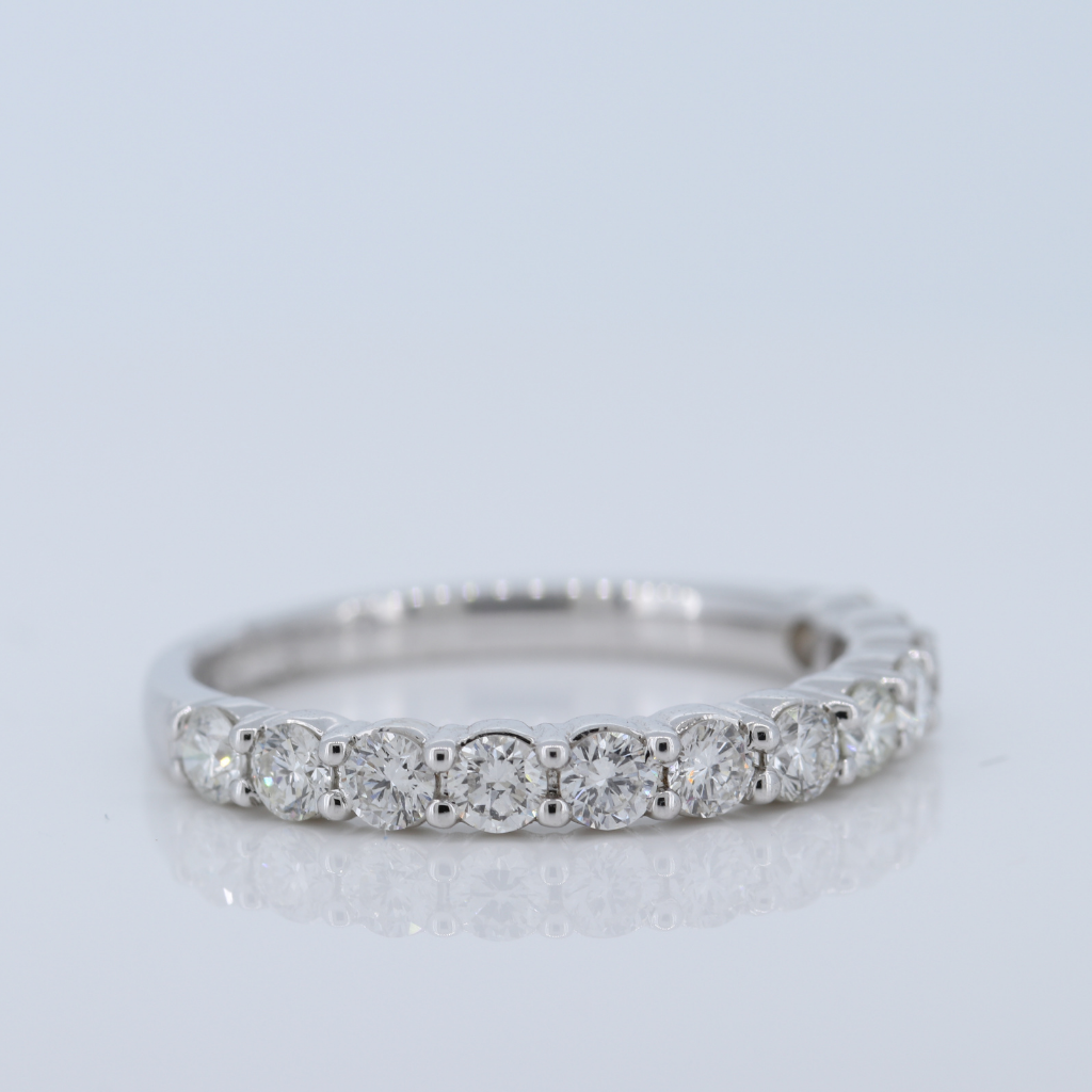 18Kt 0.80ctW 12 Stone Diamond Band