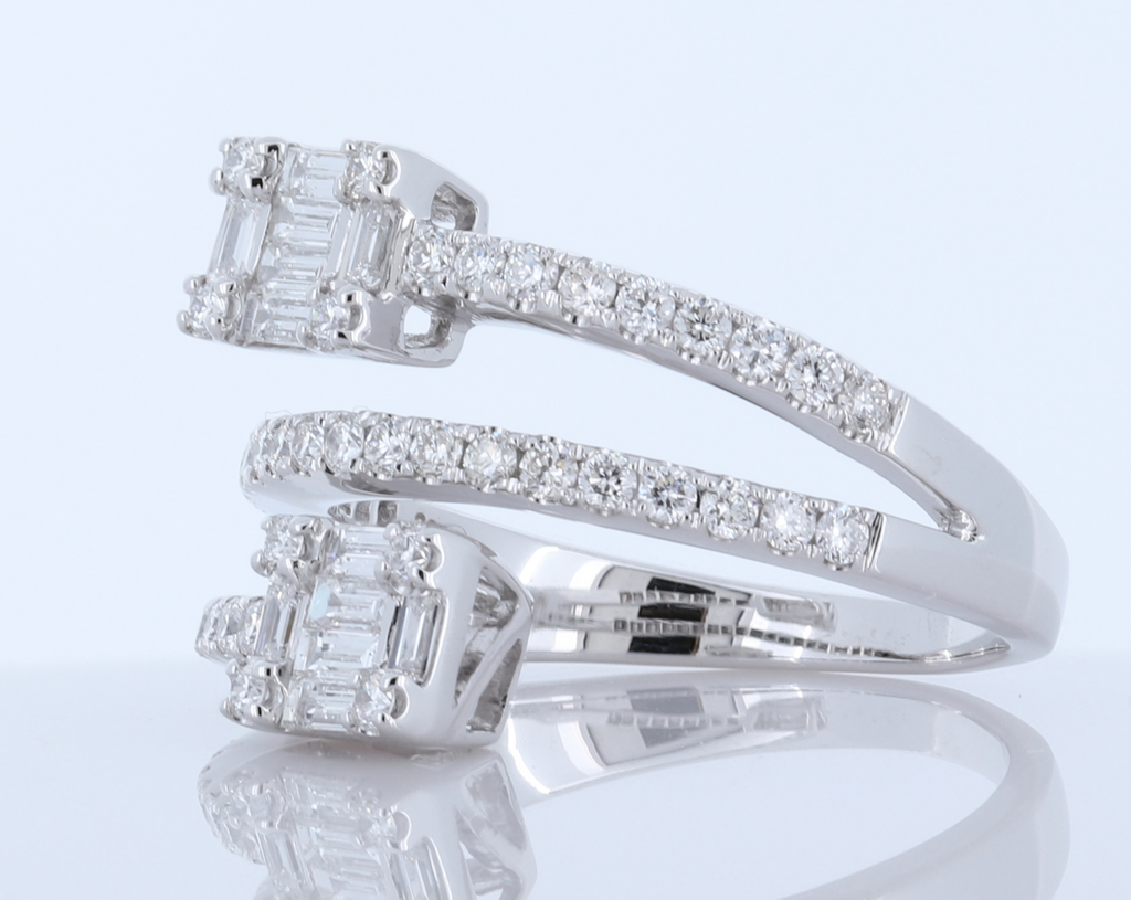 18Kt White Gold Diamond Ring With Nearly a Carat of White Round &amp; Baguette Diamonds