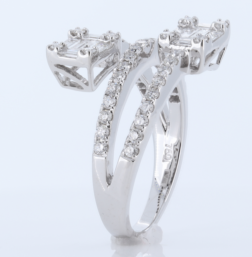 18Kt White Gold Diamond Ring With Nearly a Carat of White Round &amp; Baguette Diamonds