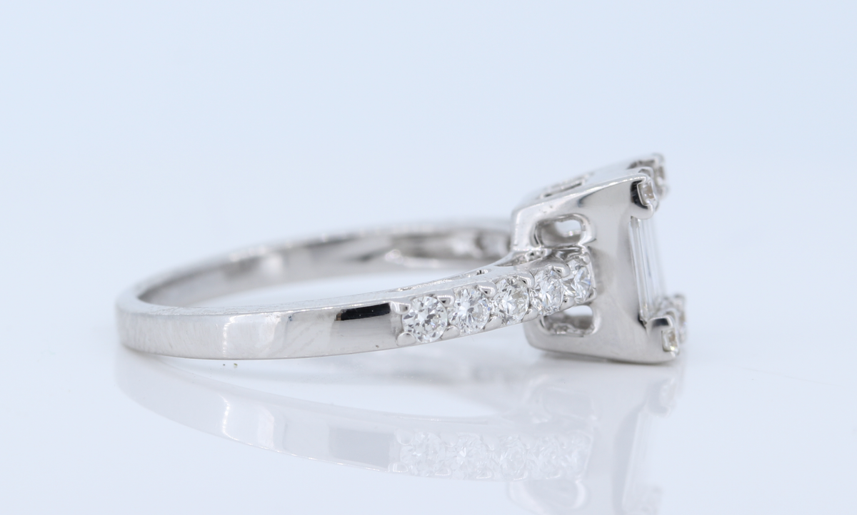 Baguette Cut Diamond Ring in 18Kt White Gold