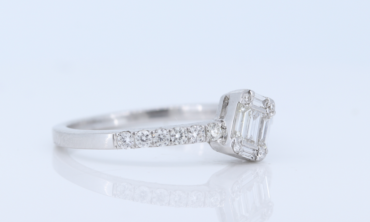 Single Solitaire Cluster Ring In 18Kt White Gold