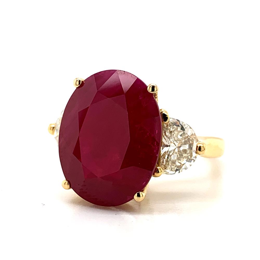 18k yellow gold ring with a GRS certified Burmese ruby