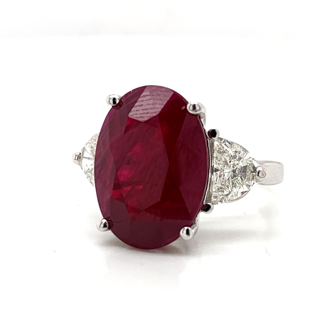 18kt White Gold gold ring with a CDC certified Burmese ruby