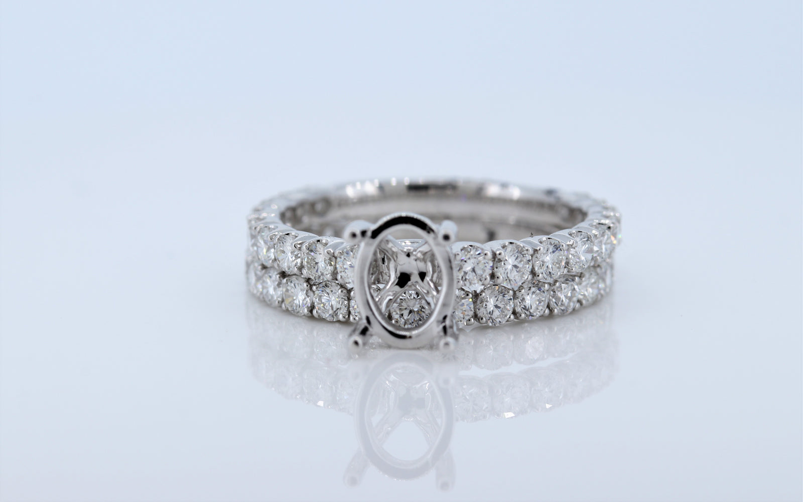 18Kw 1.71CtW Diamond Semi Mount For Oval Center With Matching Band