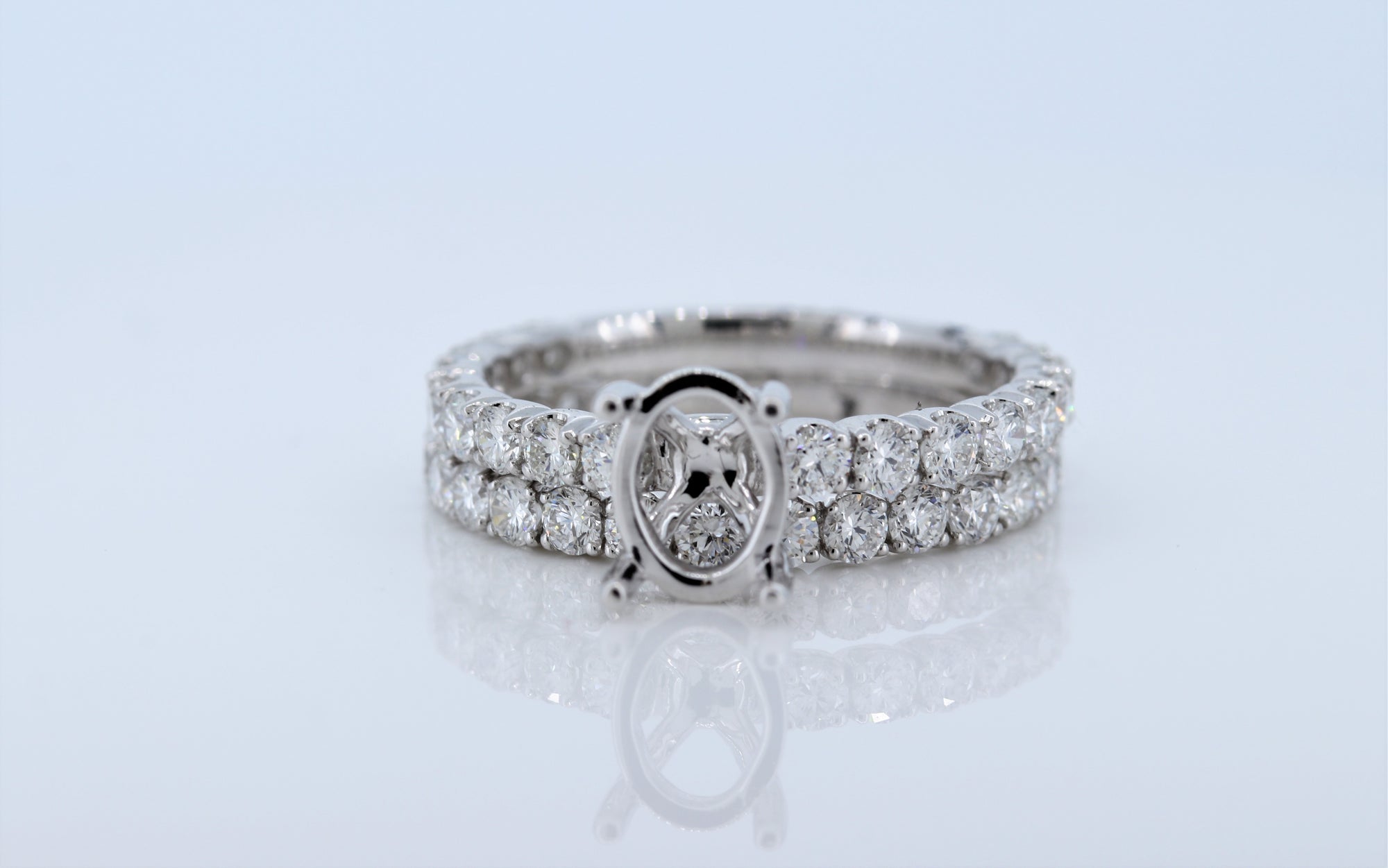18Kw 1.71CtW Diamond Semi Mount For Oval Center With Matching Band