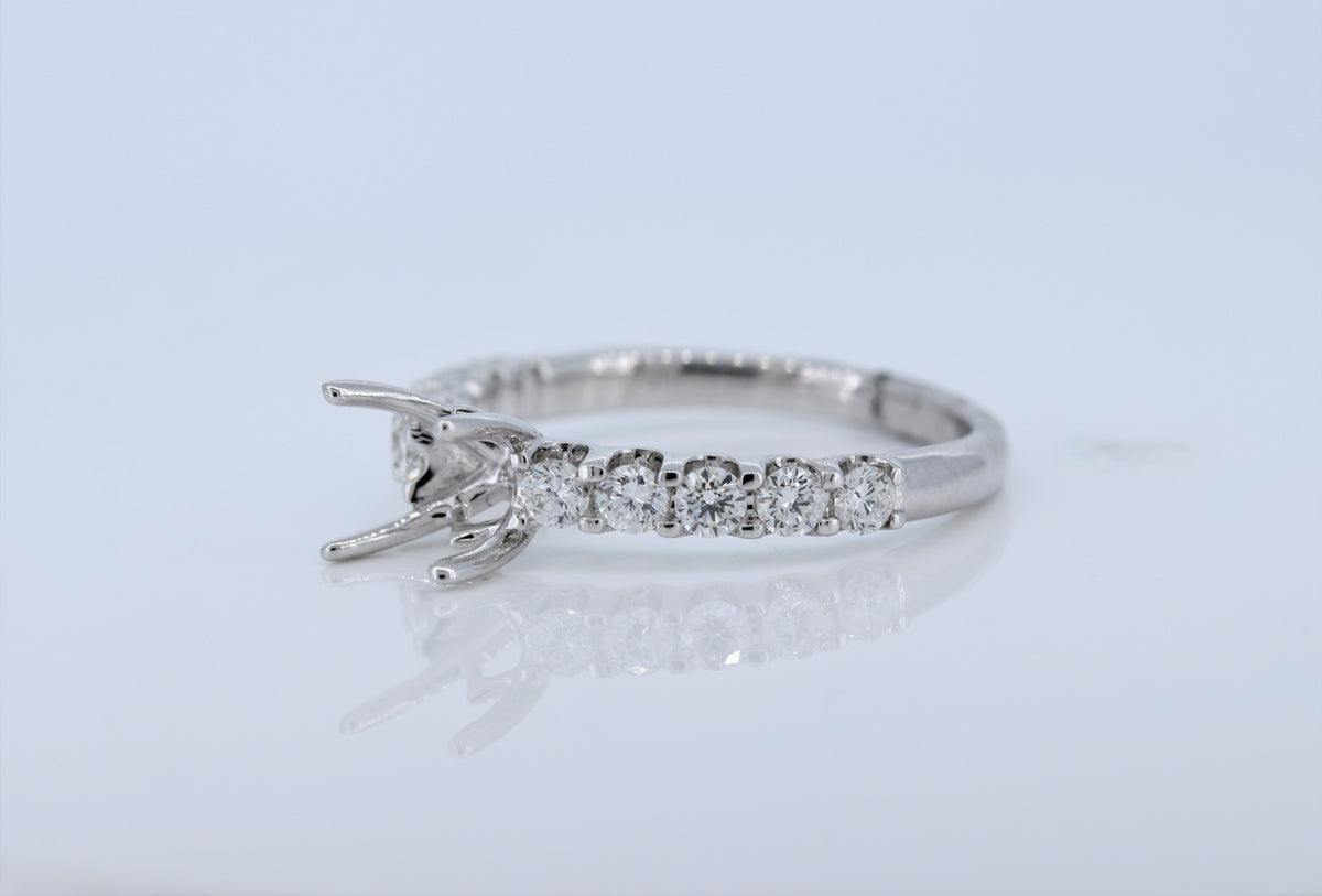 18Kw 0.59CtW Diamond 10 Stone Semi Mount