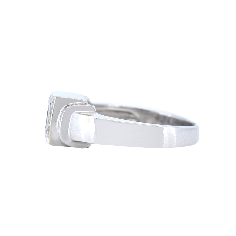 Elegant Blue Diamond Ring set in 18K Gold